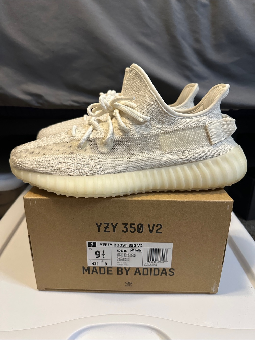 ADIDAS YEEZY BOOST 350 V2 BONE - MENS 9.5 Sneakers